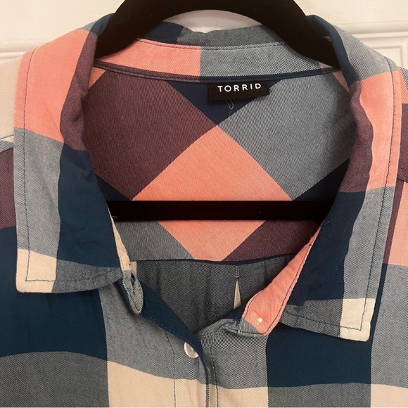 Torrid Women’s 3X Lizzie Rayon Twill Button-Up Long Sleeve Shirt Pink Blue - Picture 3 of 9